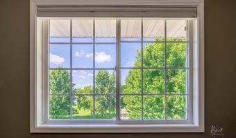 2321 Sundown Dr, Ames, IA 50014