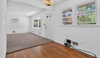 17 Railroad Ave, Beachwood, NJ 08722