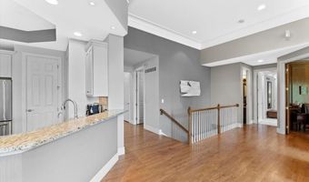 324 Meadowbrook Country Club Est, Ballwin, MO 63011