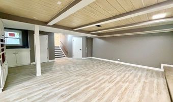 22 W070 Byron Ave, Addison, IL 60101