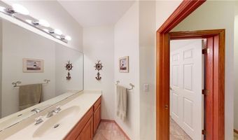2 Ewes Ln, Bella Vista, AR 72715