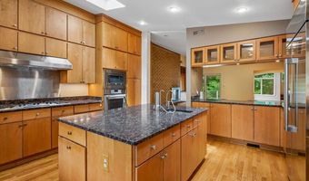 9009 CHARRED OAK Dr, Bethesda, MD 20817