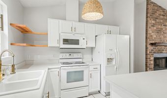 4 Shiney Leaf Ct, Beaufort, SC 29907