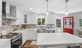 252 Wolf Rock Rd, Exeter, RI 02822