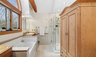 9- A Obtuse Rocks Rd, Brookfield, CT 06804