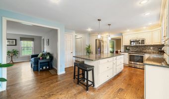 27 S Pond Cir, Cheshire, CT 06410