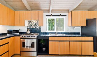 98 KAIWIKI Rd, Hilo, HI 96720