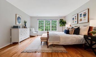 9908 KENTSDALE Dr, Potomac, MD 20854