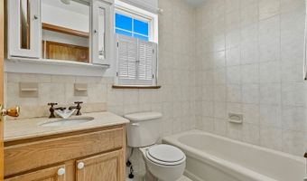 87 Cottage St, Bayonne, NJ 07002