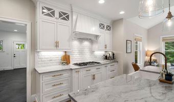 32 Settlers Ct, Bedford, NH 03110