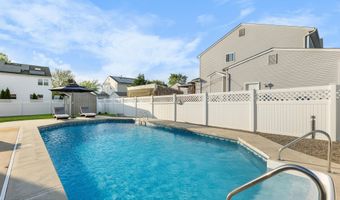 48 Poplar St, Beachwood, NJ 08722