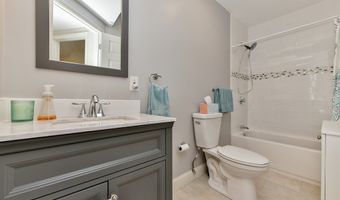 230 Saratoga St 3, Boston, MA 02128