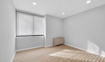 4390 LORCOM Ln 410, Arlington, VA 22207