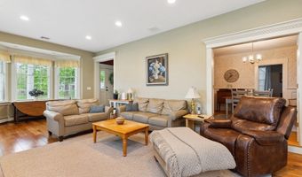 292 Plymouth St, Abington, MA 02351