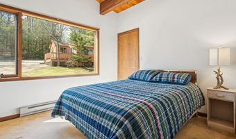 240 Black Point Rd, Alton, NH 03810