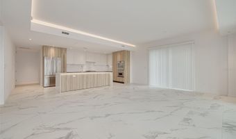 1020 SUNSET POINT Rd 213, Clearwater, FL 33755