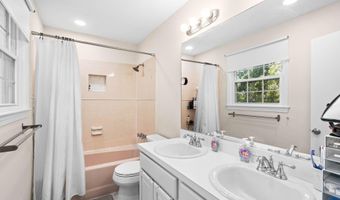 5801 DEVONSHIRE Dr, Bethesda, MD 20816