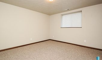 2722 E Sunburst Dr, Brandon, SD 57005