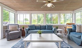 10 Cross Rd, Narragansett, RI 02882