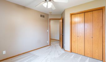4817 Waller St, Ames, IA 50014