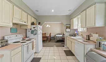92 Rhode Island St, Cranston, RI 02920