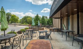920 Kehrs Mill Rd, Ballwin, MO 63011