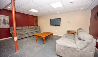 11686 Parkwood Dr, Alden, NY 14004