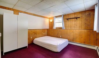 21 Beacon St, Johnston, RI 02919