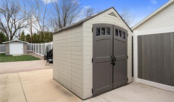 307 21st St NW, Austin, MN 55912