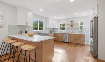 115 S IRIS St, Alexandria, VA 22304
