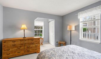 37 Wicken Sq, Albany, NY 12205