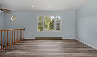 7 Hemlock Ln, Albany, NY 12208