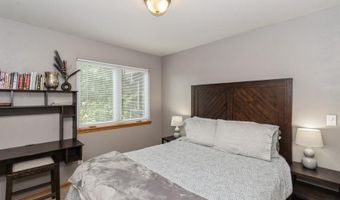 1095 Twilight Dr, North Liberty, IA 52317