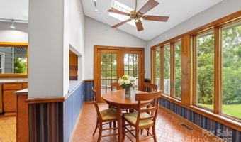 32 Delano Rd, Asheville, NC 28805