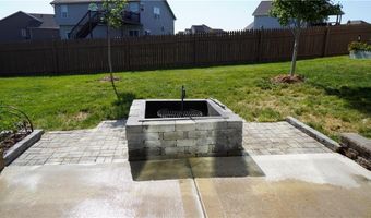 6418 N 141st St, Basehor, KS 66007