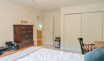 24 Surrey Ln, Falmouth, ME 04105