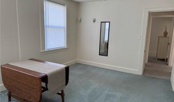 44 Crest St, Middletown, RI 02842