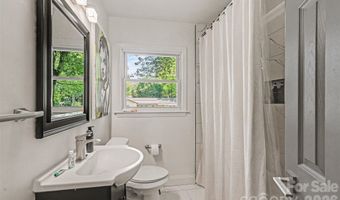 1027 Dresden Dr W, Charlotte, NC 28205