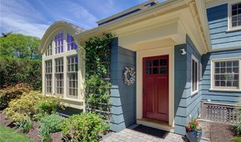 51 Ayrault St, Newport, RI 02840