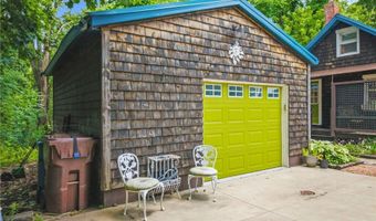 619 Portage Lakes Dr, Akron, OH 44319