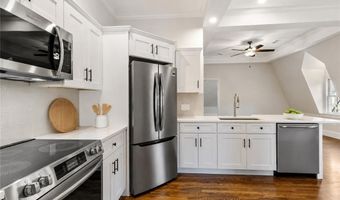 18 State St 5, Bristol, RI 02809
