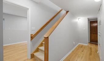 5 Newell Ct, Albany, NY 12204