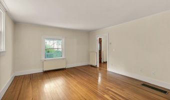 92 Cedar St, Belfast, ME 04915