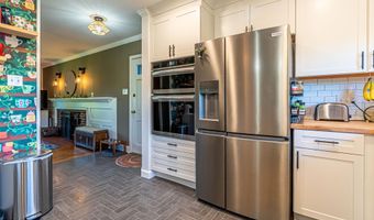 190 Crestview Dr, Abingdon, VA 24210