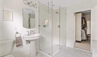 12 Bliss Rd, Newport, RI 02840