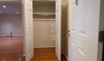 4061 S FOUR MILE RUN Dr 301, Arlington, VA 22204