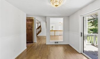 32 Briarwood Rd, Lincoln, RI 02865