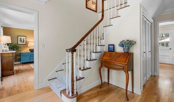 10 Buttonwood Rd, Bedford, NH 03110