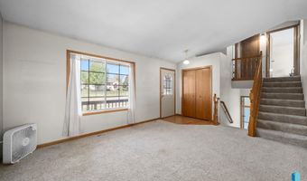 220 S Augusta Ave, Brandon, SD 57005
