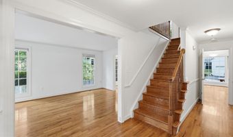 2904 N 4TH St N, Arlington, VA 22201